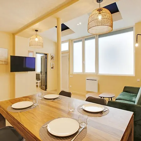 New And Bright 4 People Париж